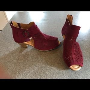 Heeled sandals